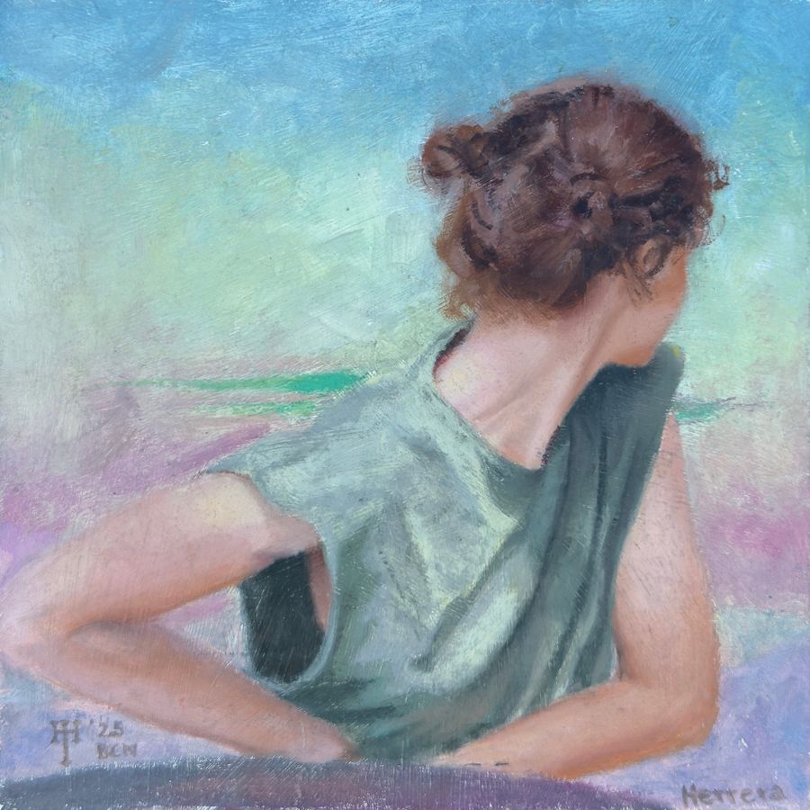 Pintura de una mujer de espaldas que gira la cabeza, en tonos verdes y violetas