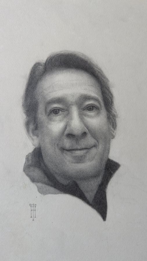Retrato a grafito de un hombre sonriente